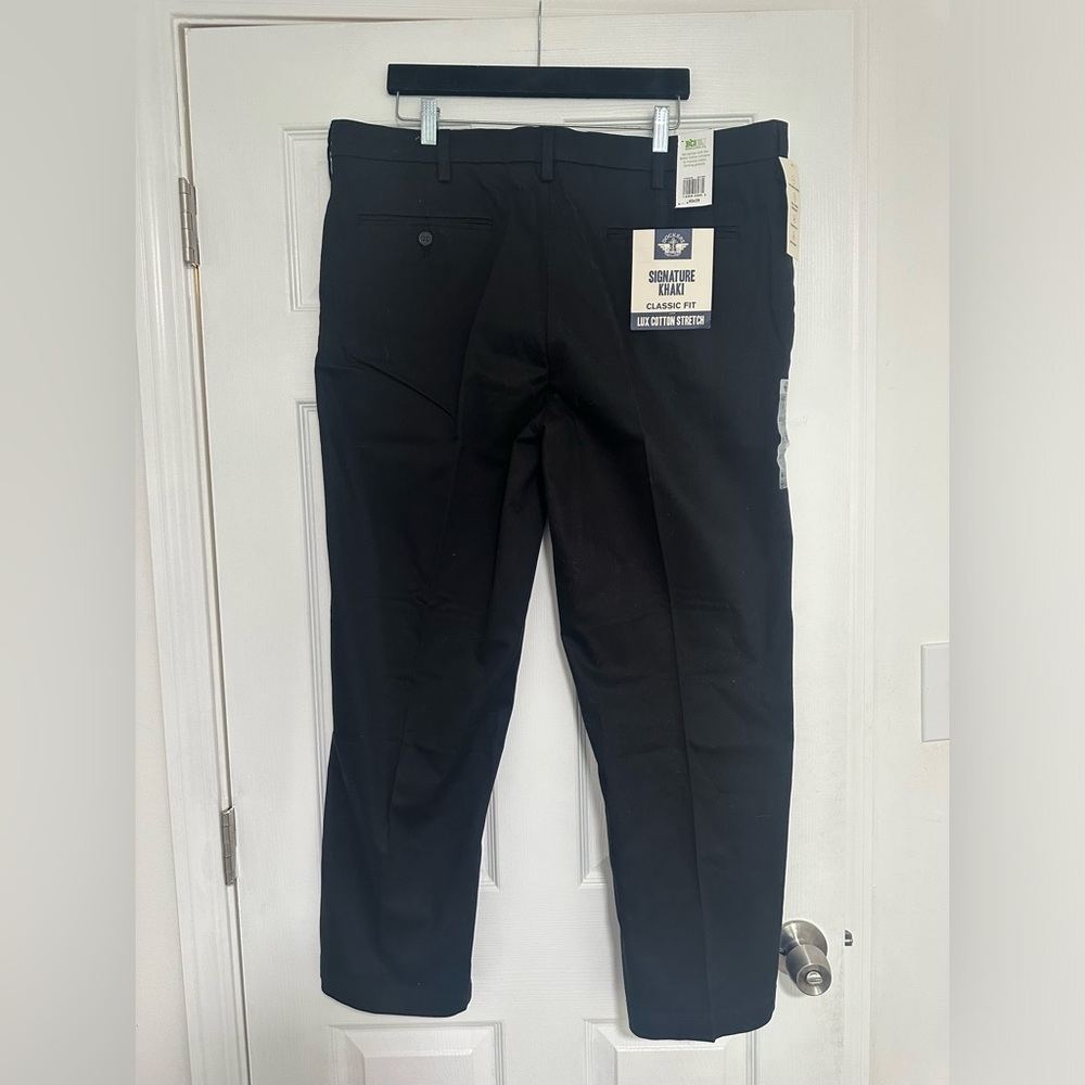 NWT Men’s Dockers Classic Fit Signature Khaki Black Size 40wx29L